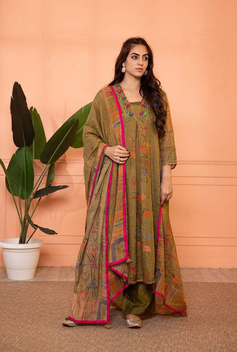 Mehendi Green V-Neck Scallop Sia Kurta Set