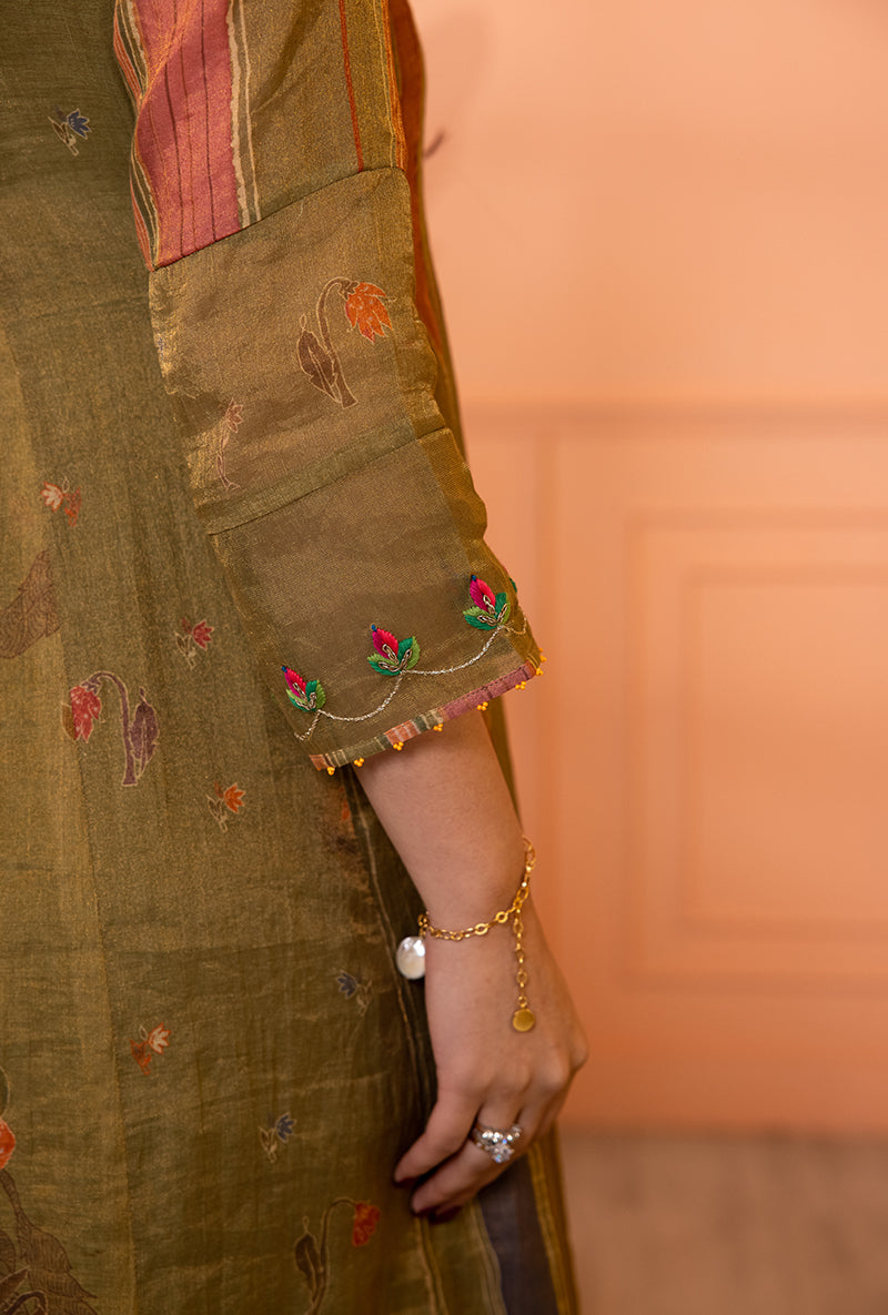 Mehendi Green V-Neck Scallop Sia Kurta Set