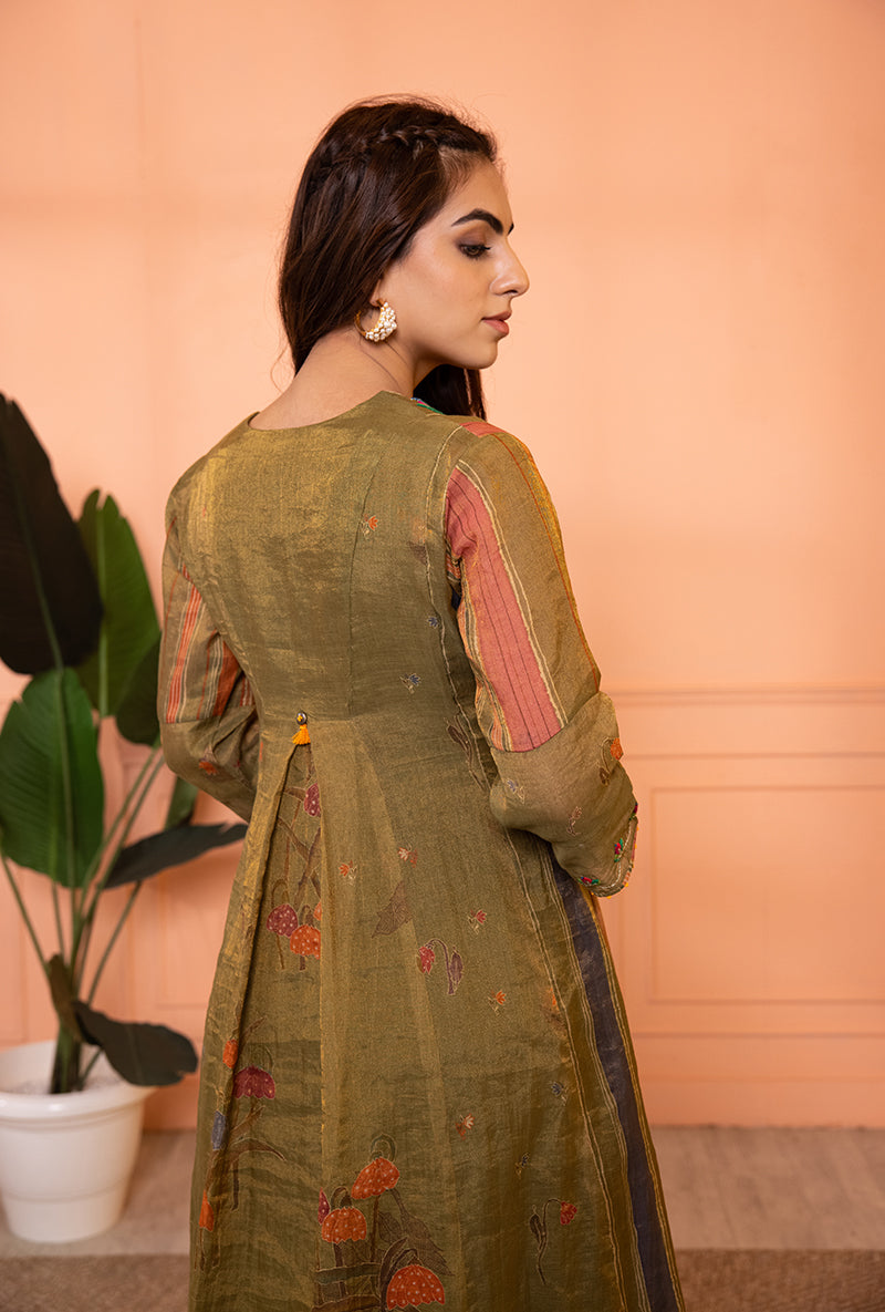 Mehendi Green V-Neck Scallop Sia Kurta Set