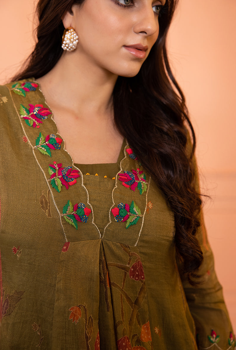 Mehendi Green V-Neck Scallop Sia Kurta Set