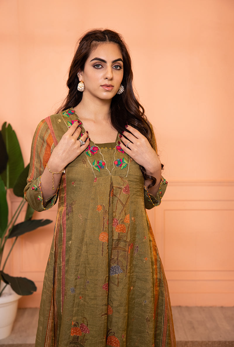Mehendi Green V-Neck Scallop Sia Kurta Set
