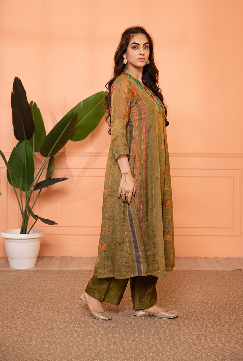 Mehendi Green V-Neck Scallop Sia Kurta Set