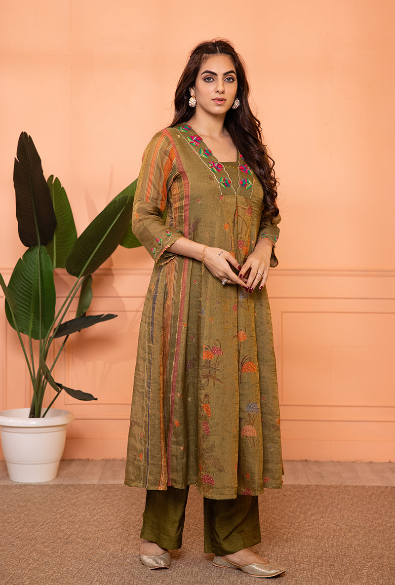 Mehendi Green V-Neck Scallop Sia Kurta Set
