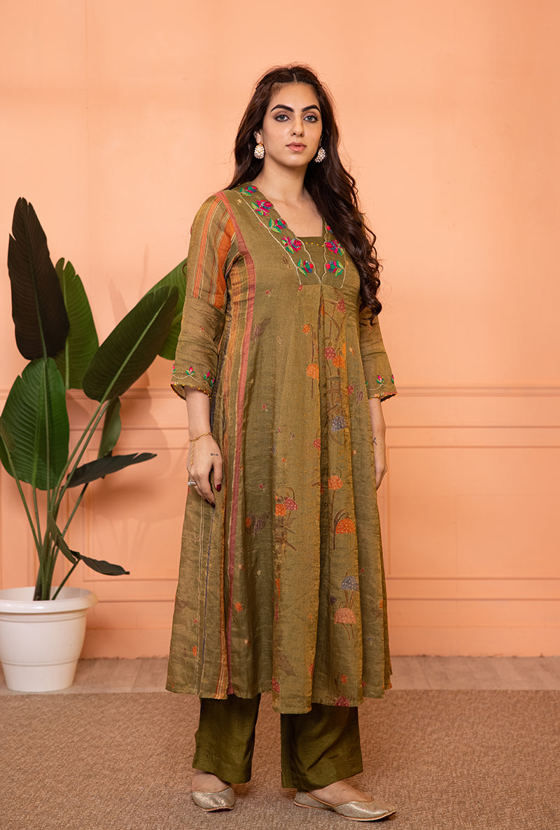 Mehendi Green V-Neck Scallop Sia Kurta Set