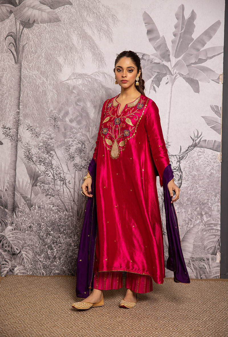 Shilpa Shetty In Rani Pink Cheent Embroidered Long Yoke Style Shaheen Kurta Set