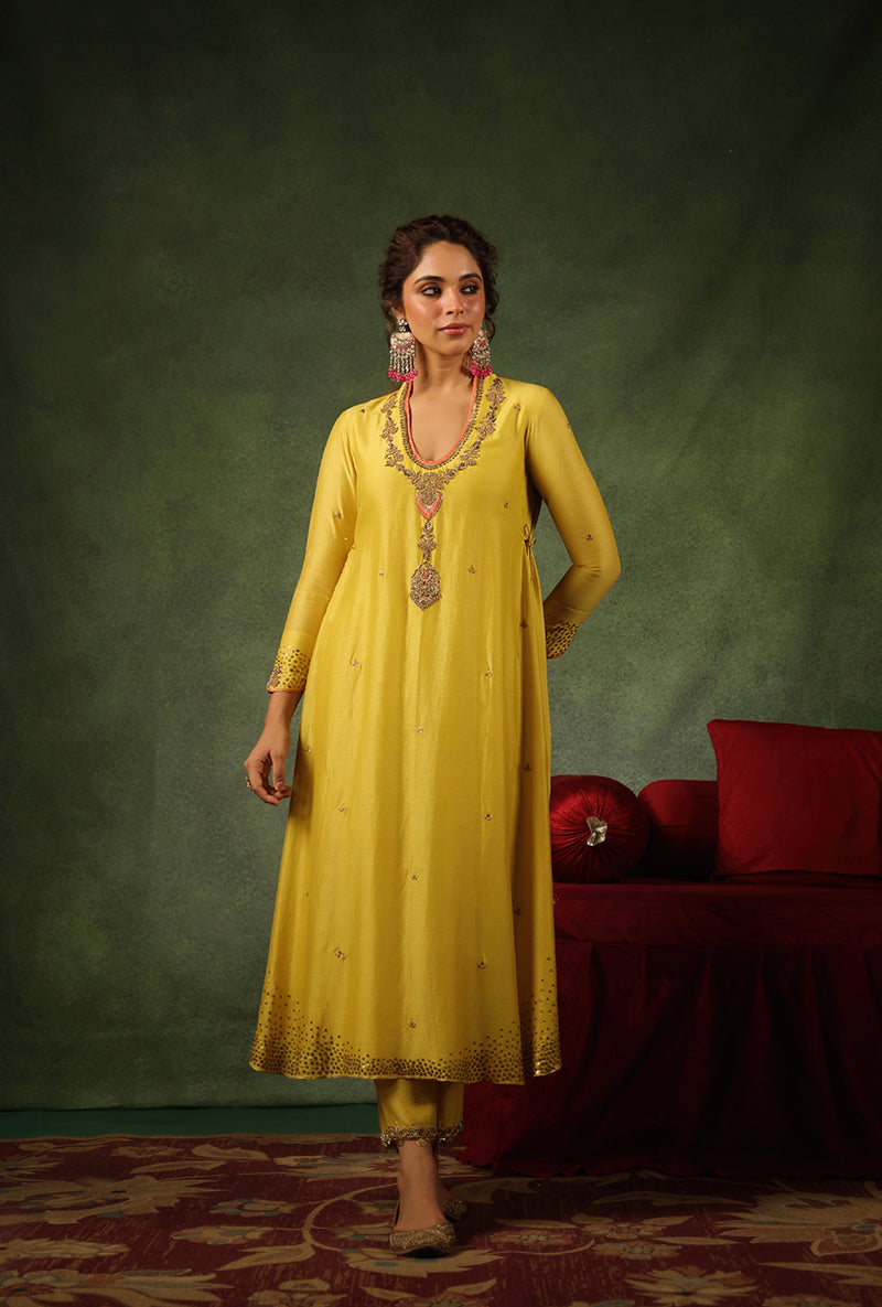 Yellow Paan Buta Ishq Kurta Set