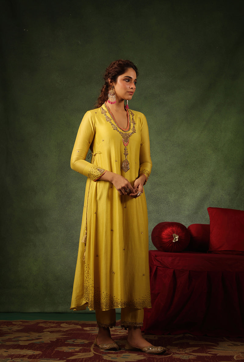Yellow Paan Buta Ishq Kurta Set