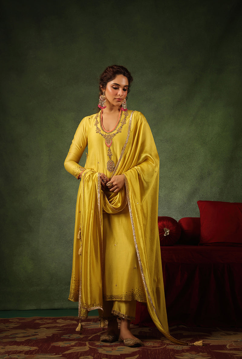 Yellow Paan Buta Ishq Kurta Set