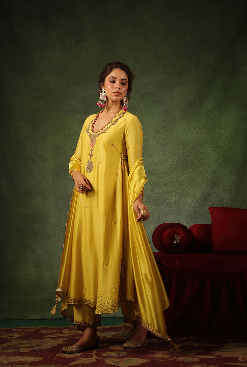 Yellow Paan Buta Ishq Kurta Set