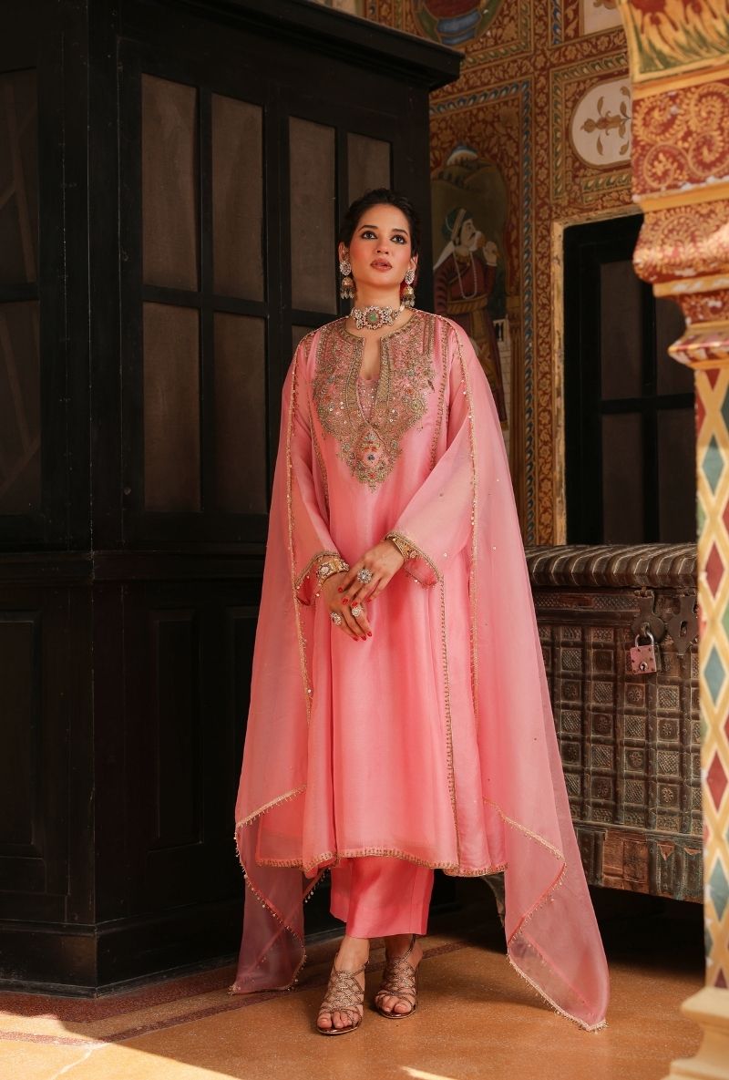 Pink Pakhi Yoke Pheran Long Mehfil Kurta Set