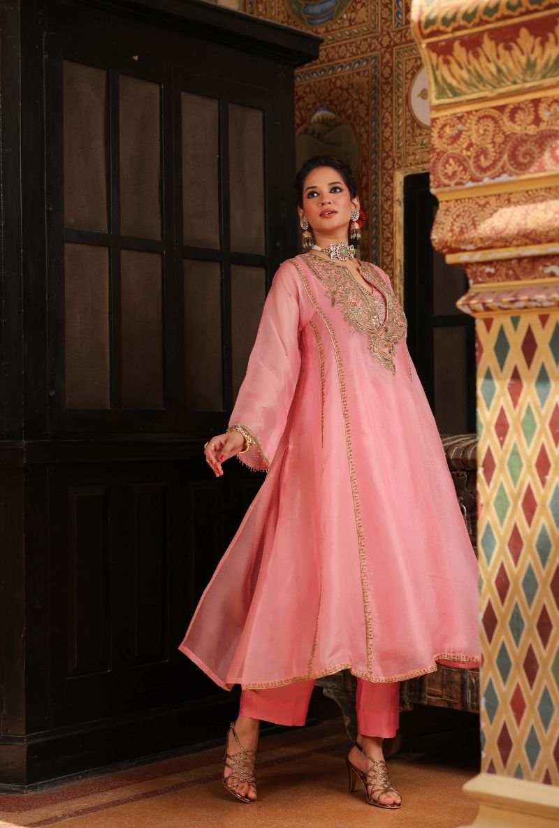Pink Pakhi Yoke Pheran Long Mehfil Kurta Set