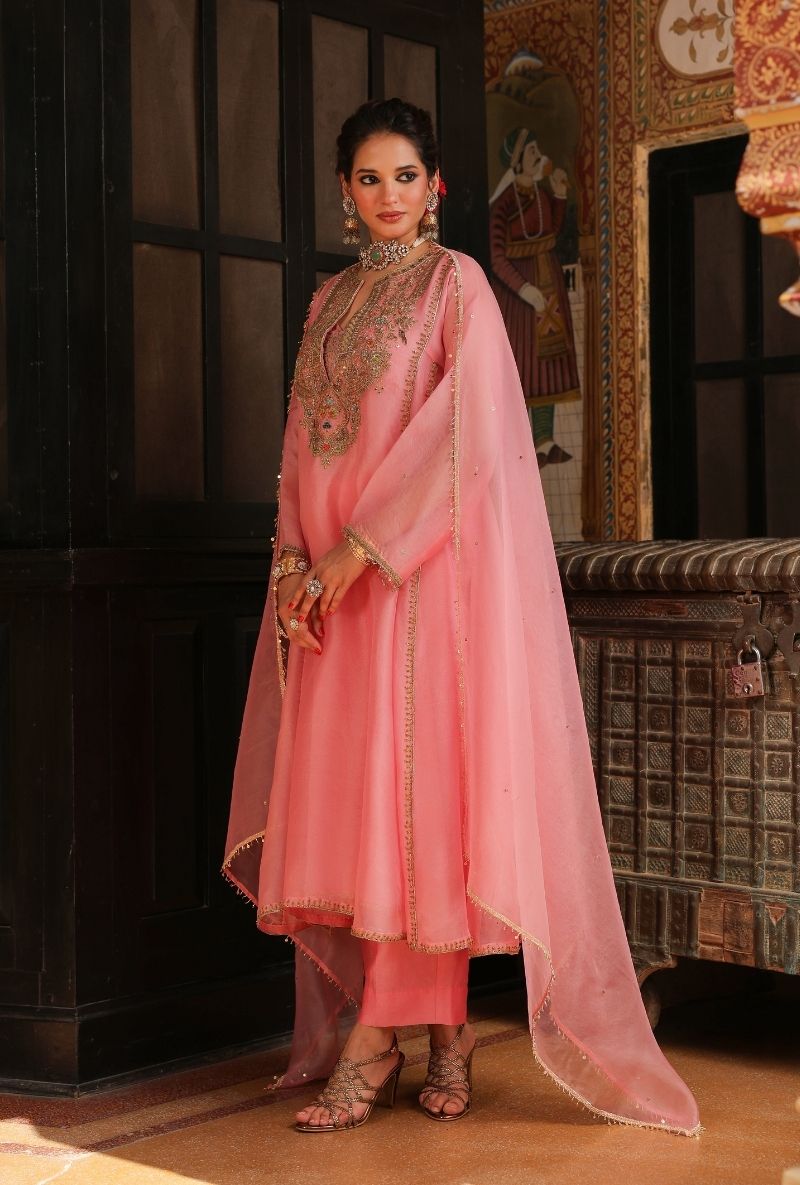 Pink Pakhi Yoke Pheran Long Mehfil Kurta Set