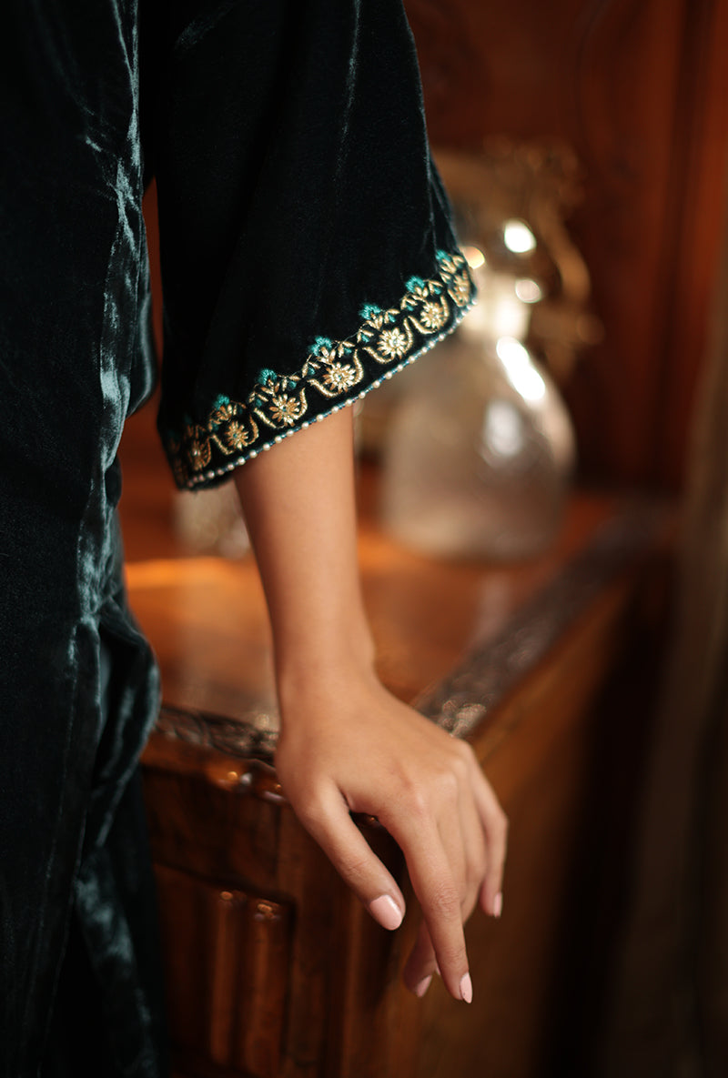 Teel Velvet Jannat Kaftan Set