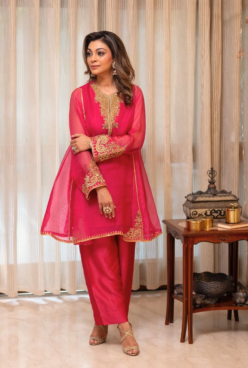 Meghna Nayyar in Pink Pheran Short Mehfil Kurta Set