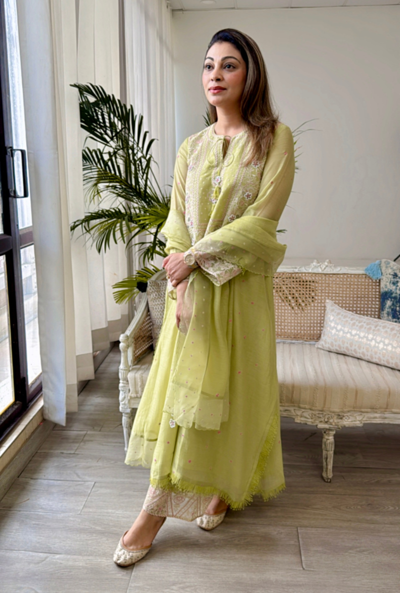 Meghna Nayyar in Mint Green Thread Jaal Square Neck Aafreen Kurta Set