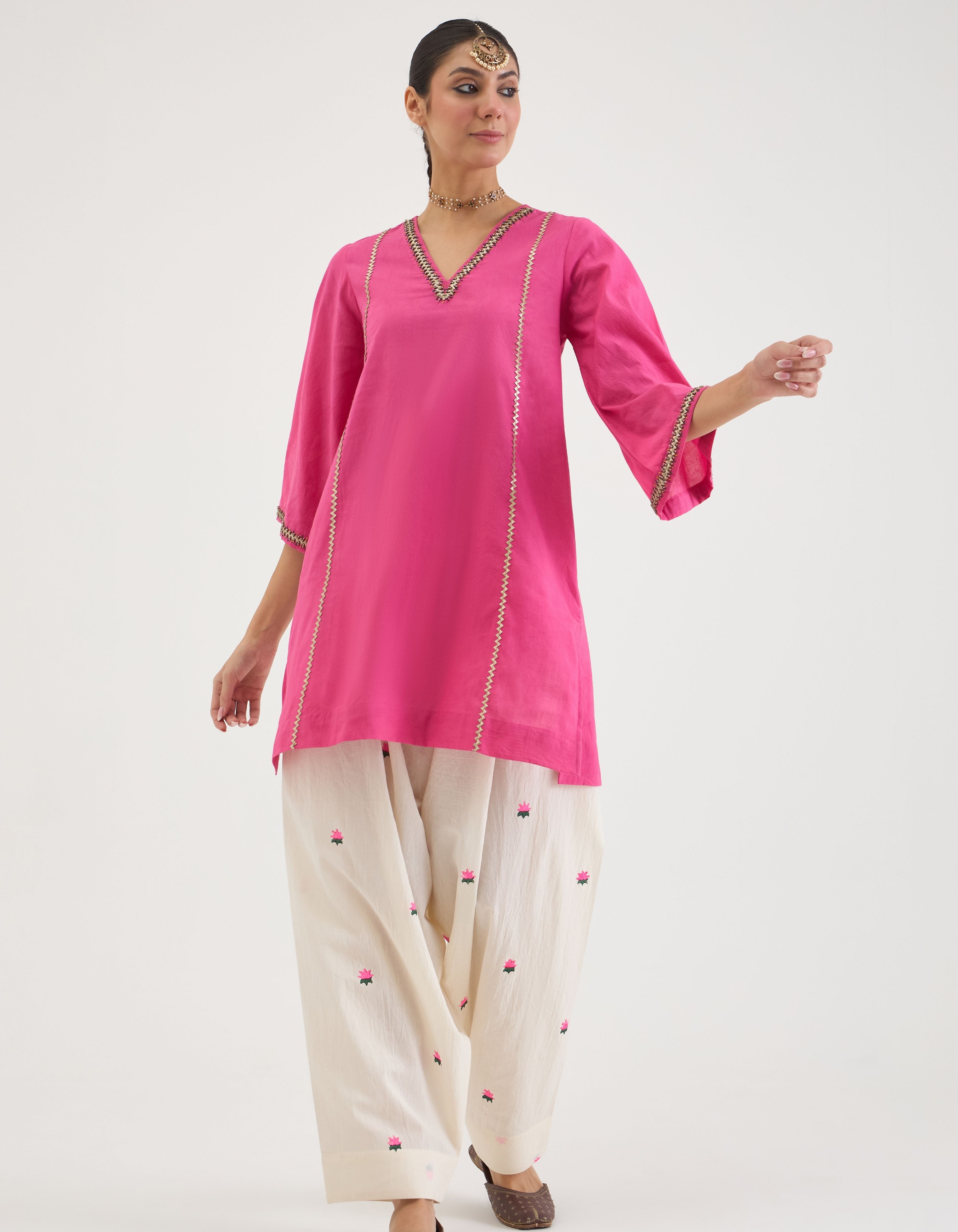 Rose Pink V-Neck Short Sukhi Kurta Set