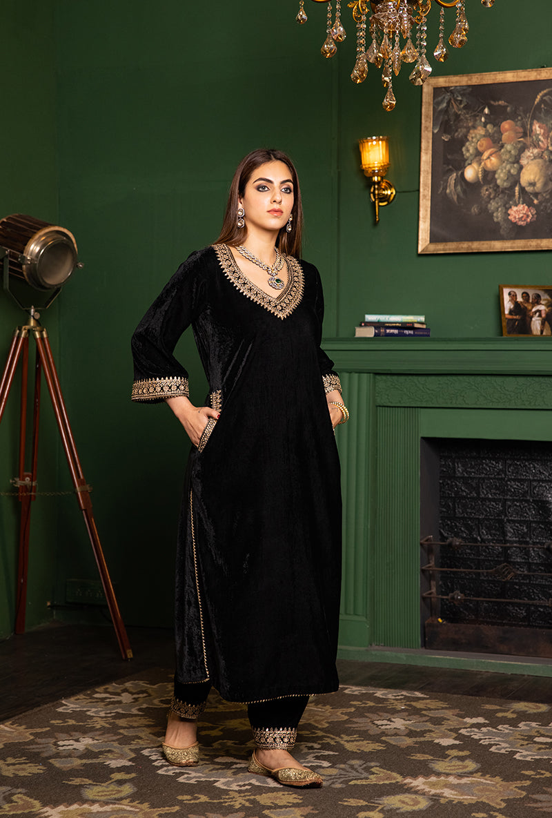 Black V-Neck And Pocket Dastaan Salwar Set