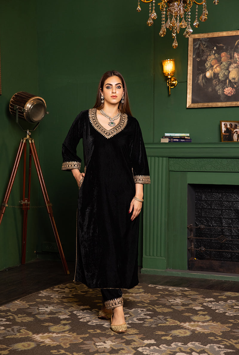 Black V-Neck And Pocket Dastaan Salwar Set