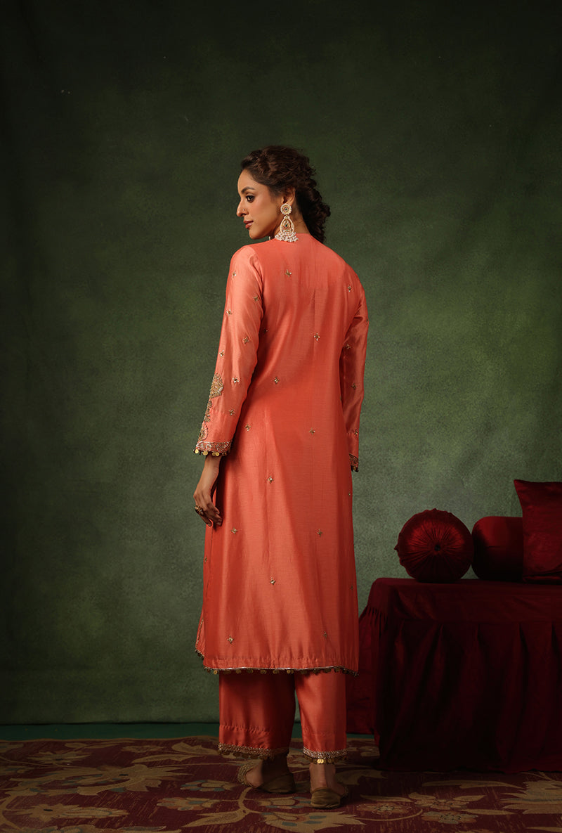 Mehal Kejriwal In Peach Zardosi Patti Buta Joda Ishq Kurta Set