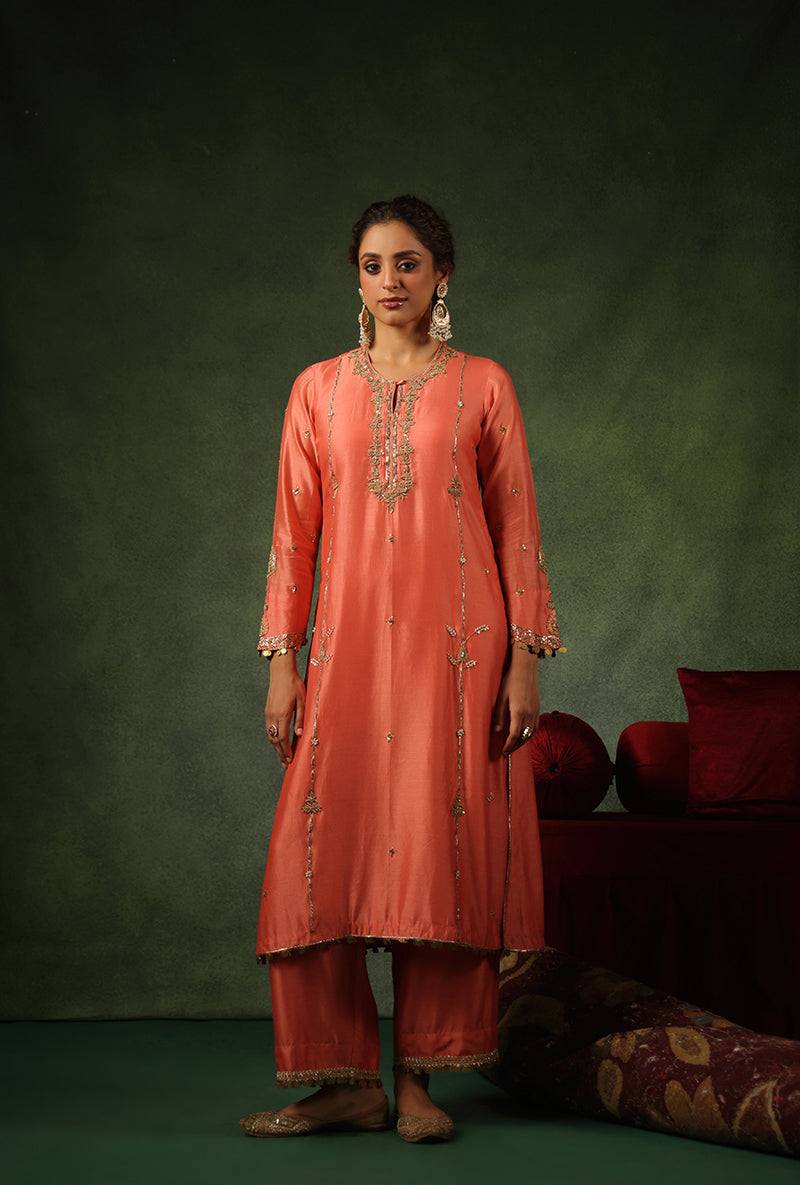 Mehal Kejriwal In Peach Zardosi Patti Buta Joda Ishq Kurta Set