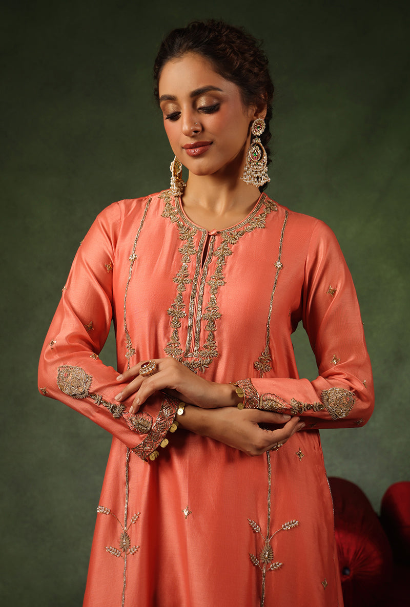 Mehal Kejriwal In Peach Zardosi Patti Buta Joda Ishq Kurta Set