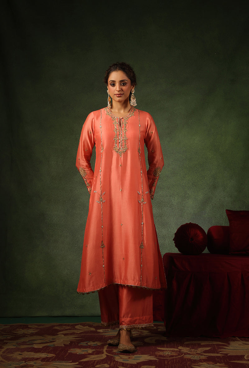 Mehal Kejriwal In Peach Zardosi Patti Buta Joda Ishq Kurta Set