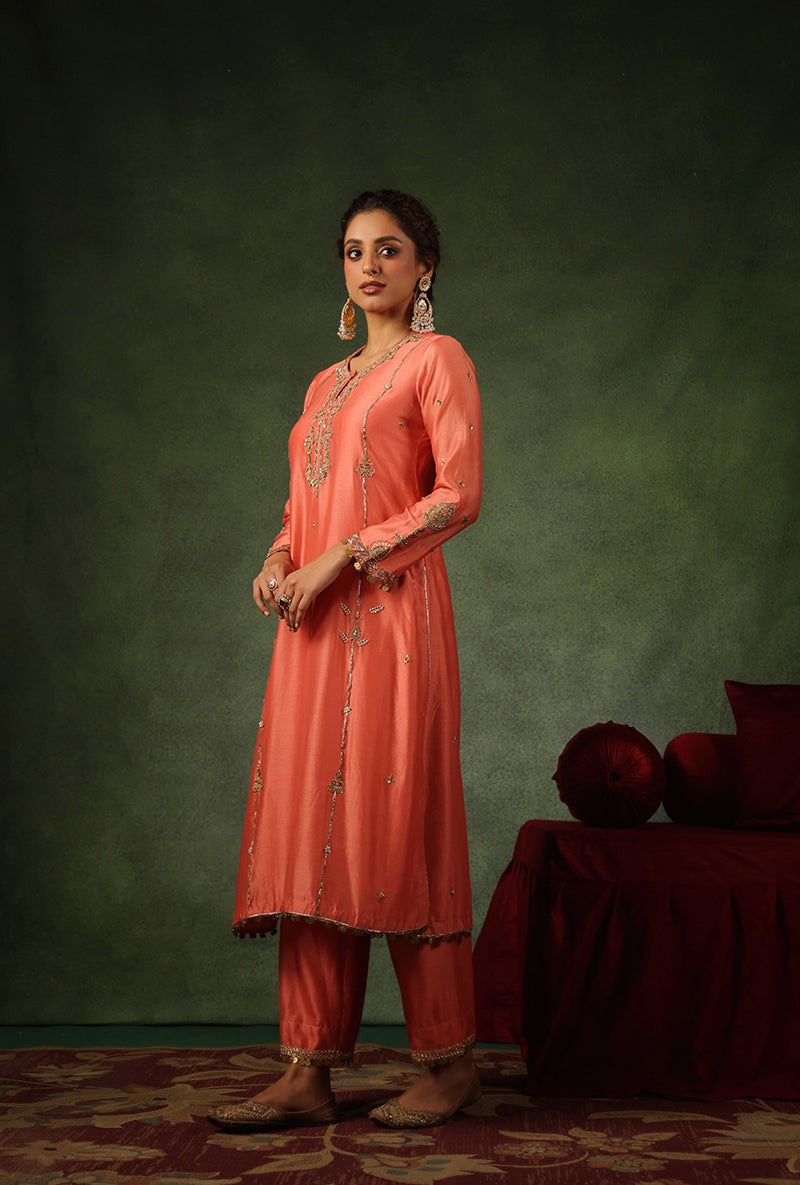 Mehal Kejriwal In Peach Zardosi Patti Buta Joda Ishq Kurta Set