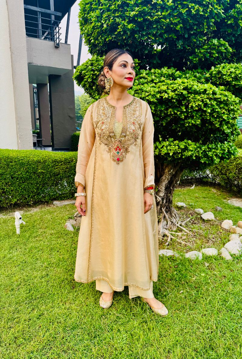 Meghna Nayyar in Ivory Pakhi Yoke Pheran Long Mehfil Kurta Set