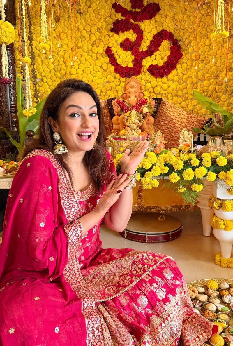 Akriti Kakar in Pink Banarsi Hoor Gharara Set
