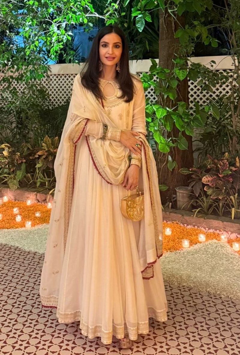 Sumaya dalmia in Ivory Kalidar Noorie Kurta Set