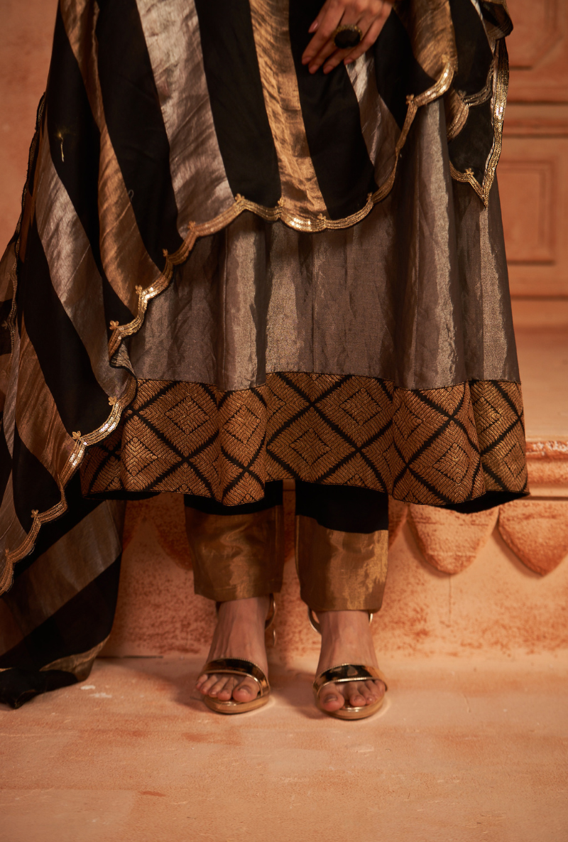 Gold Yoke Tissue Metallic Kainaat Anarkali Set