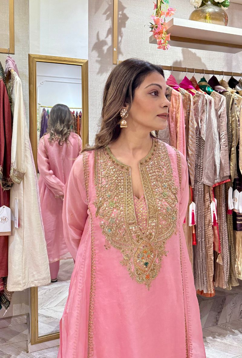 Meghna Nayyar in Light Pink Pakhi Yoke Pheran Long Kurta Set