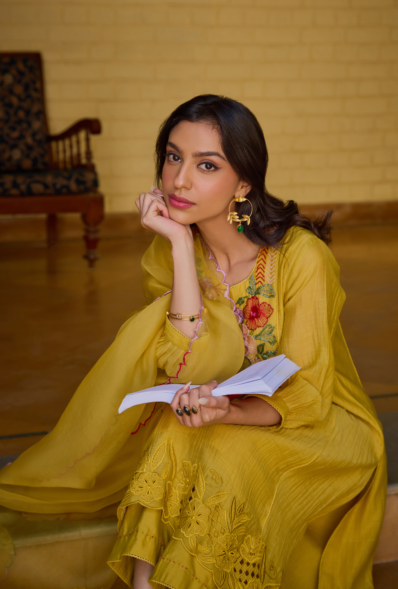 Mustad Hand Embroidered Yoke Anaardana Kurta Set