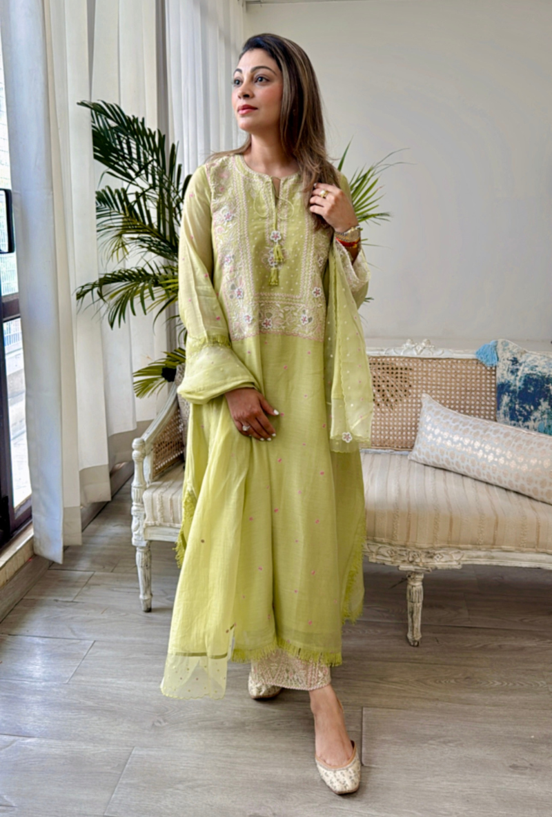 Meghna Nayyar in Mint Green Thread Jaal Square Neck Aafreen Kurta Set