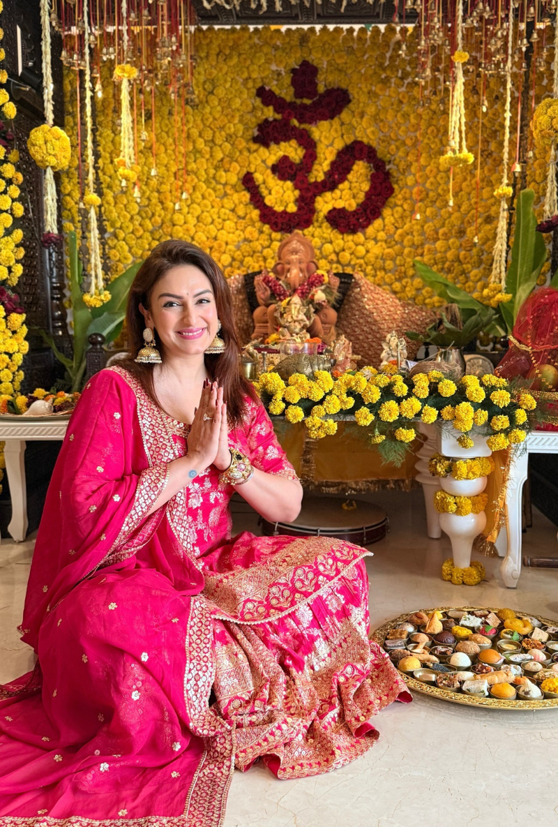 Akriti Kakar in Pink Banarsi Hoor Gharara Set