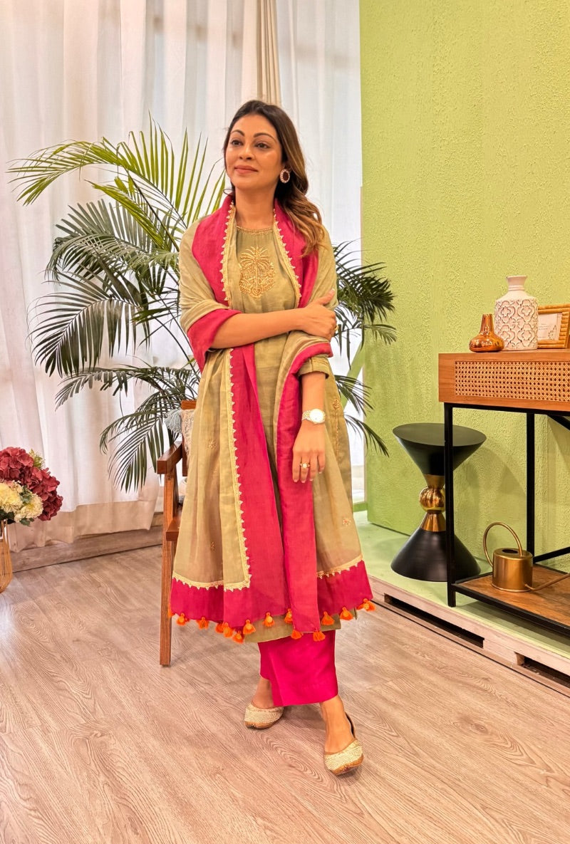 Meghna Nayyar In Pista Green Single Palm Motif Kurta Set