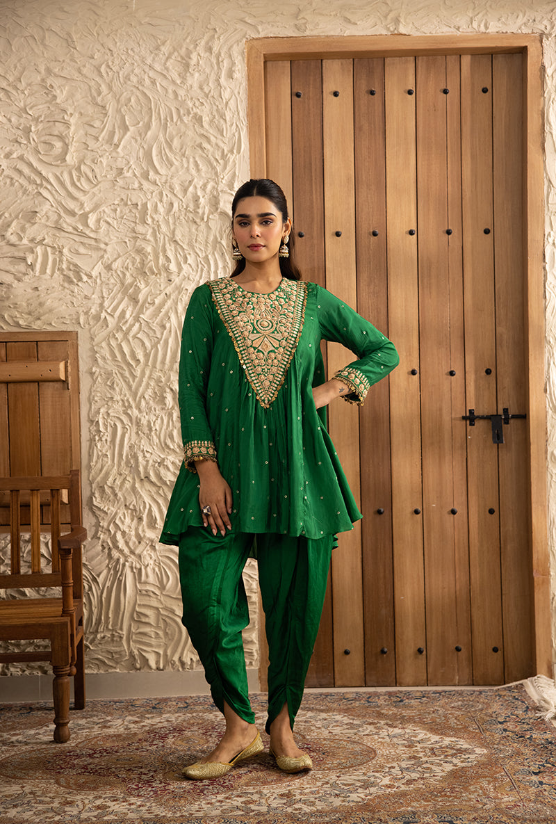 Green Short Heavy Resham Yoke Masakali Dhoti Masakali Kurta Set L Green Short Heavy Resham Yoke Masakali Dhoti Masakali Kurta Set L
