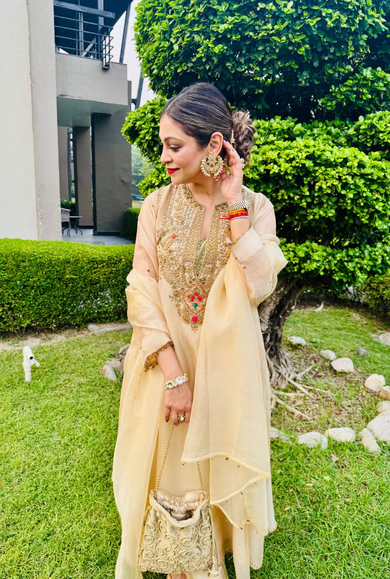 Meghna Nayyar in Ivory Pakhi Yoke Pheran Long Mehfil Kurta Set