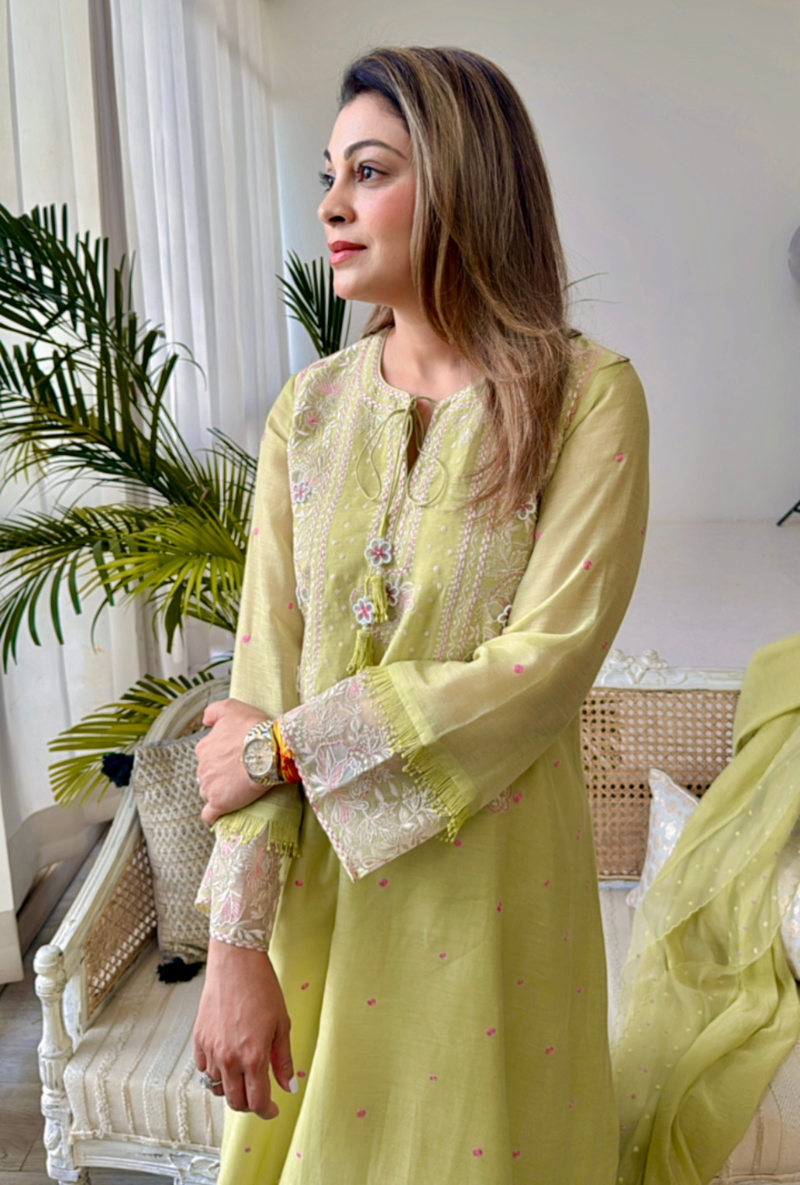 Meghna Nayyar in Mint Green Thread Jaal Square Neck Aafreen Kurta Set