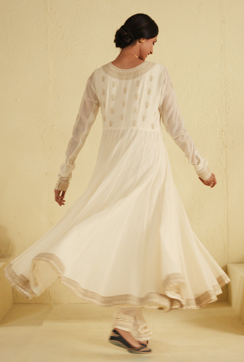 Sumaya dalmia in Ivory Kalidar Noorie Kurta Set