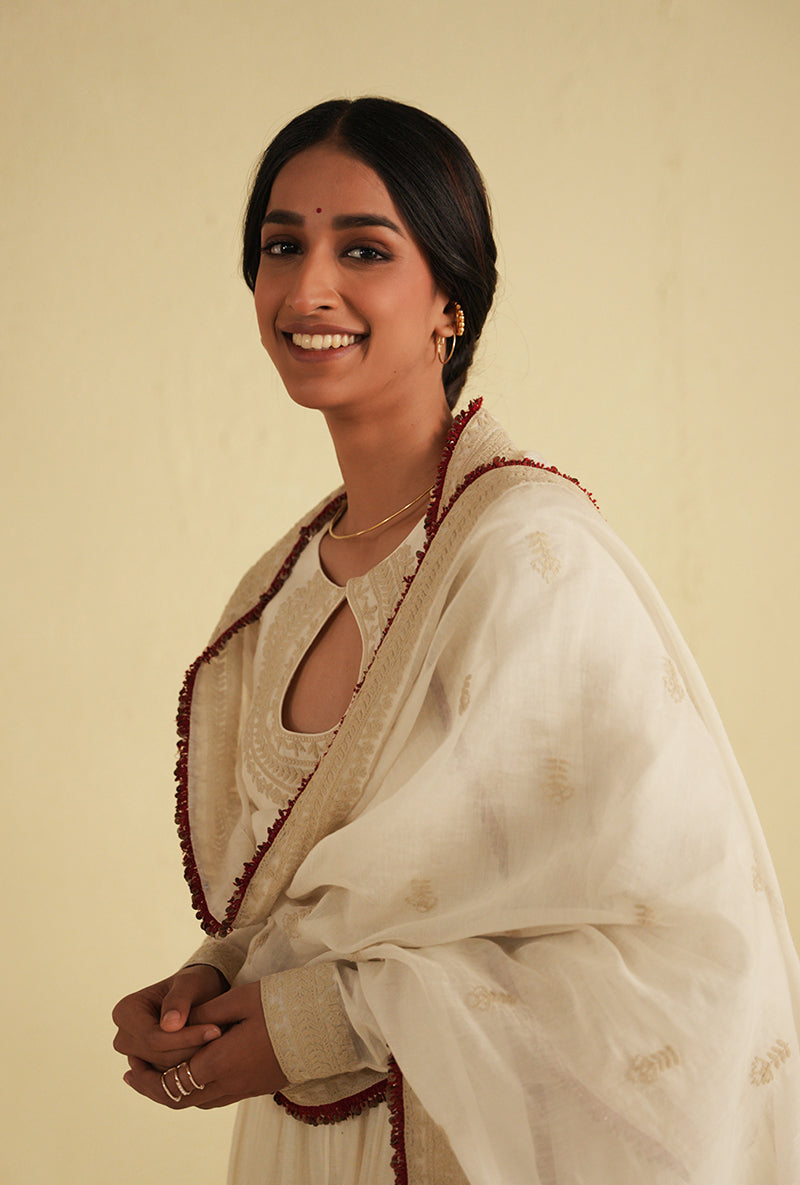 Sumaya dalmia in Ivory Kalidar Noorie Kurta Set