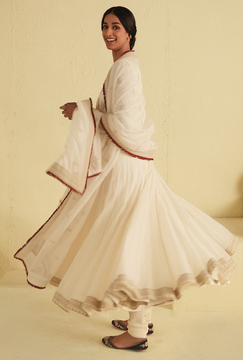 Sumaya dalmia in Ivory Kalidar Noorie Kurta Set