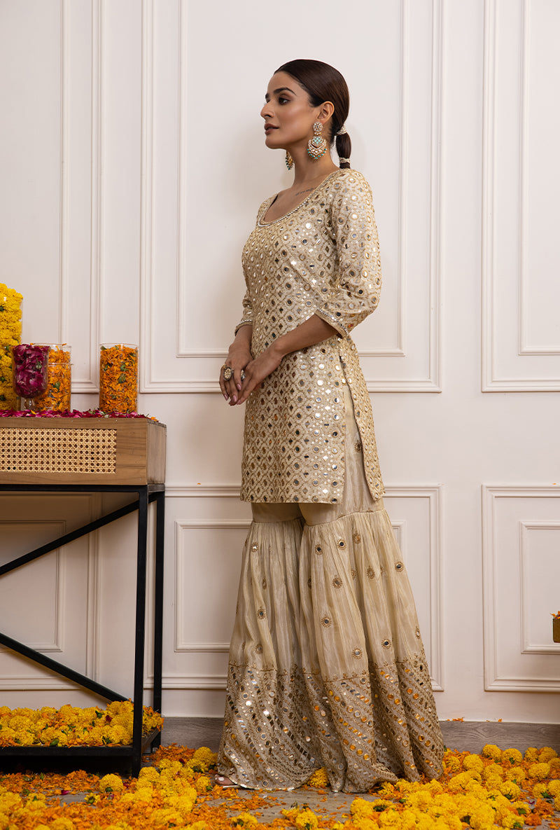 Smridhi Oberoi In Ivory Mirror Hoor Gharara Set