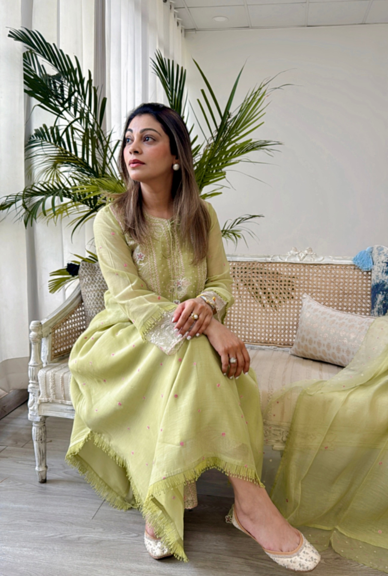 Meghna Nayyar in Mint Green Thread Jaal Square Neck Aafreen Kurta Set