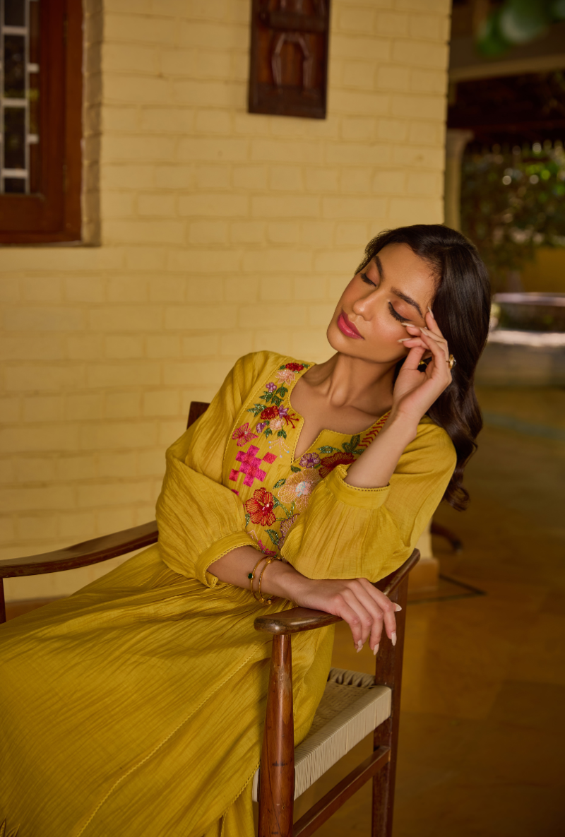 Mustad Hand Embroidered Yoke Anaardana Kurta Set