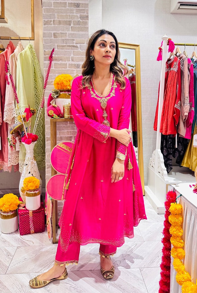 Mehal Kejriwal In Hot Pink Paan Buta Ishq Kurta Set