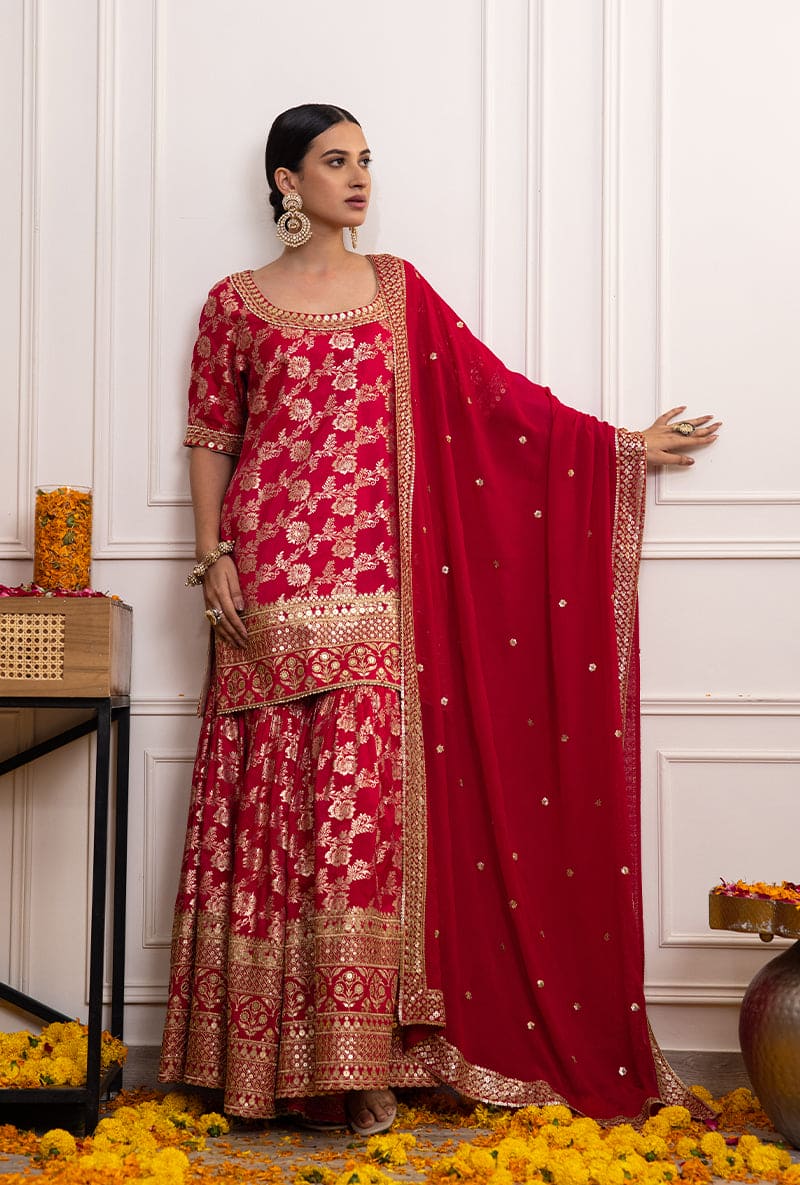 Eka Lakhani In Pink Banarsi Hoor Gharara Set