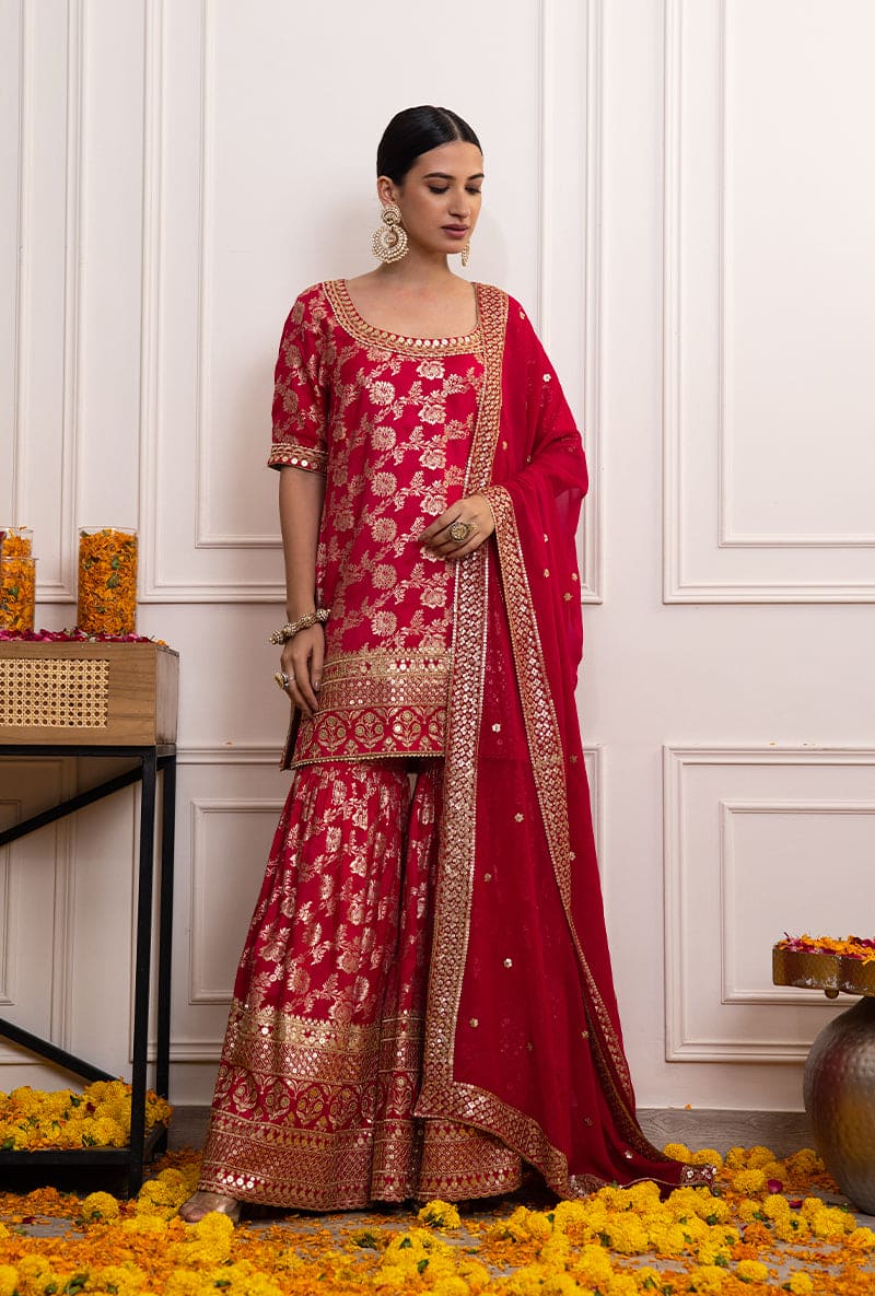 Eka Lakhani In Pink Banarsi Hoor Gharara Set