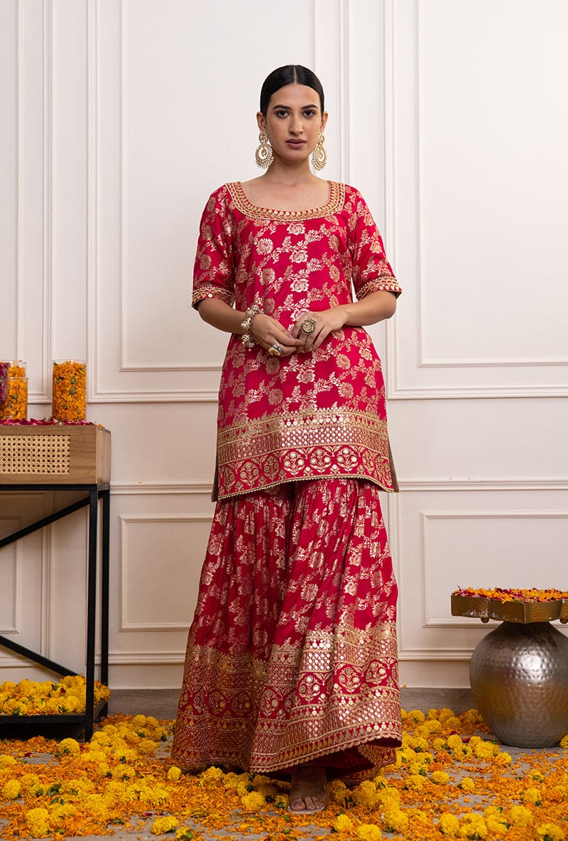 Eka Lakhani In Pink Banarsi Hoor Gharara Set