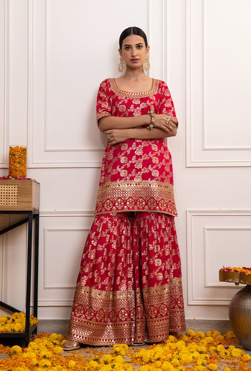 Eka Lakhani In Pink Banarsi Hoor Gharara Set
